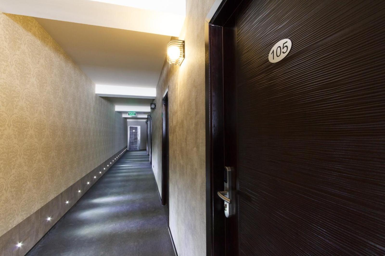Ymy Hotels Targu Jiu Exterior photo