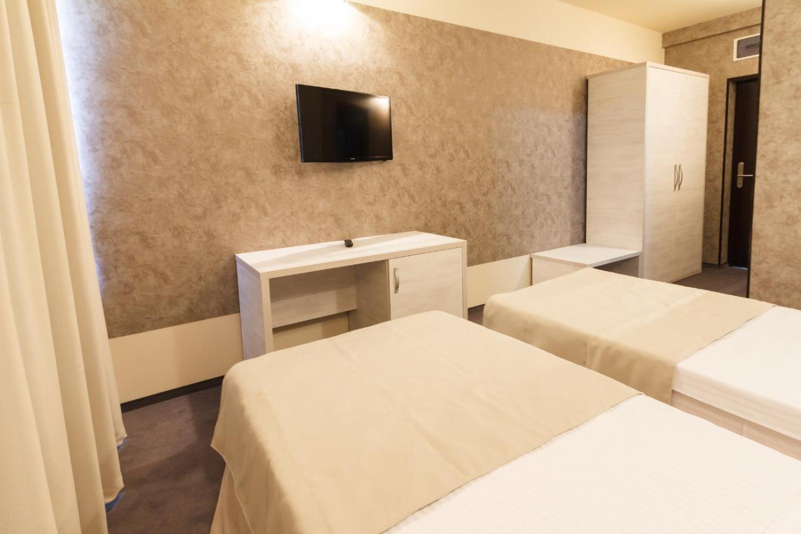 Ymy Hotels Targu Jiu Exterior photo