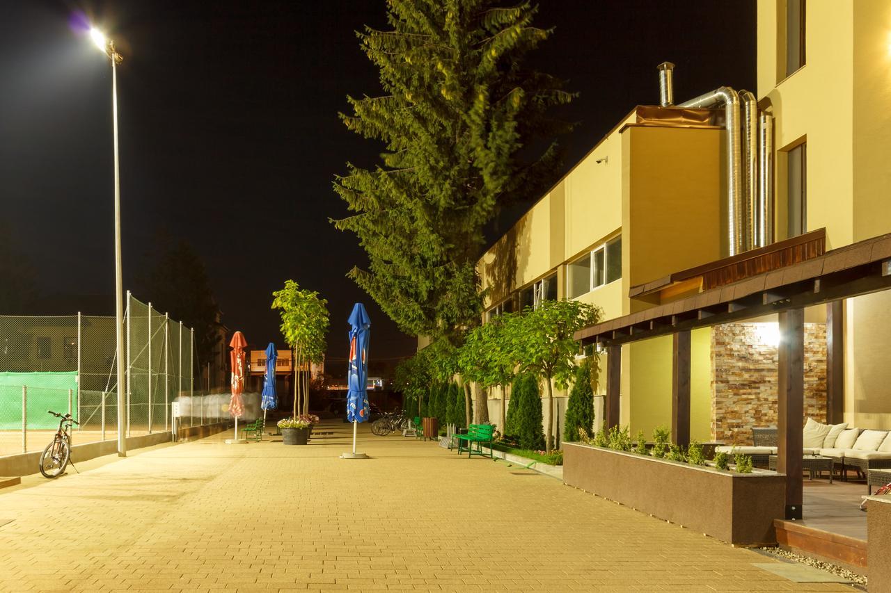 Ymy Hotels Targu Jiu Exterior photo