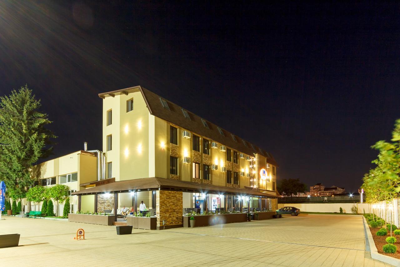 Ymy Hotels Targu Jiu Exterior photo