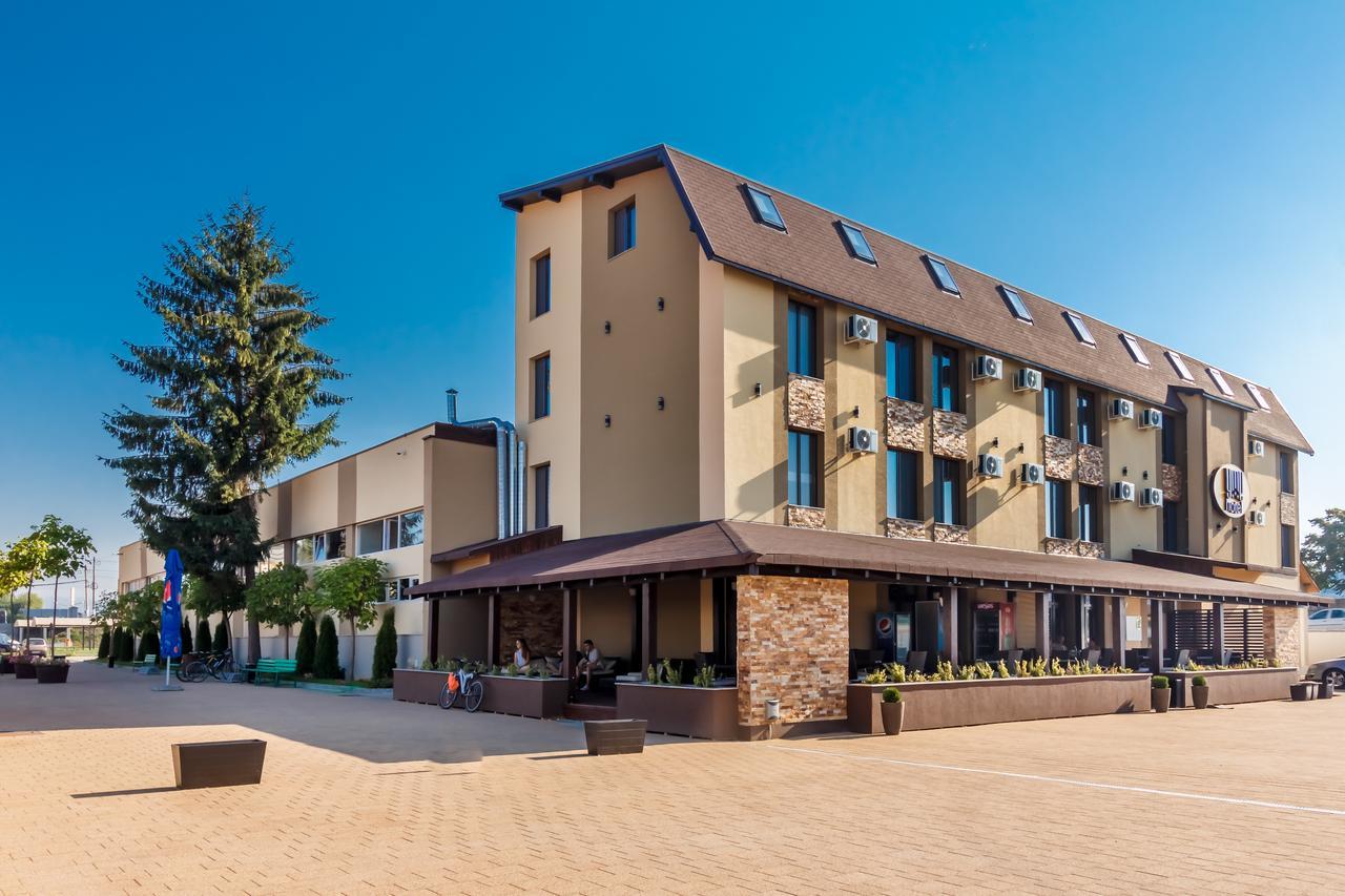 Ymy Hotels Targu Jiu Exterior photo